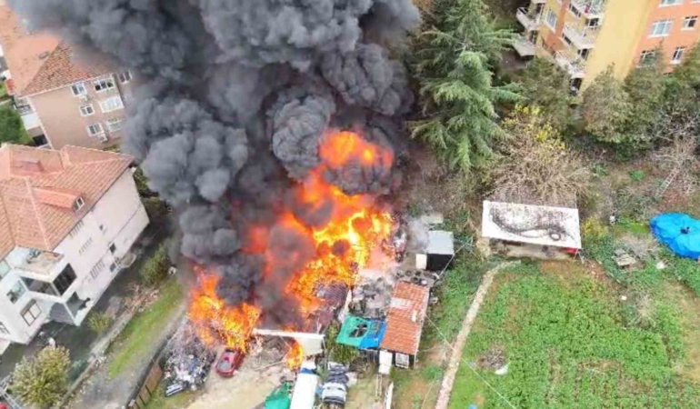 Sarıyer’de oto tamirhane deposunda yangın paniği: Dükkan kullanılamaz hale geldi