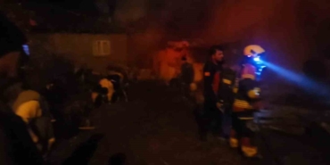 Sındırgı’da hayvan damı ve samanlıkta yangın