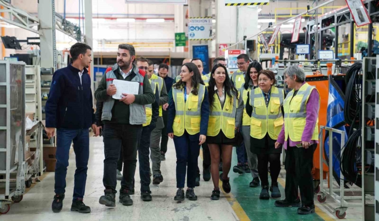Karsan’dan meslek liselerindeki kız öğrencileri iş hayatına hazırlayacak hamle