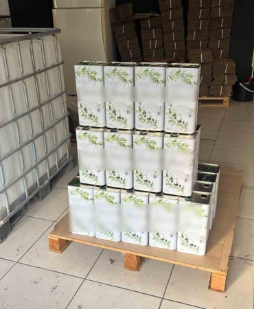 Zeytinyağı şişelerine gizlenmiş 3 bin litre kaçak alkol ele geçirildi