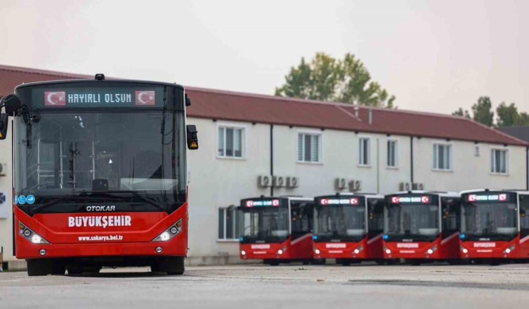 Sakarya’da toplu ulaşım filosuna 5 yeni metrobüs daha eklendi