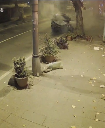 Beykoz’da ehliyetsiz sürücünün kullandığı otomobil ağaca çarpıp yola savruldu: 2 yaralı