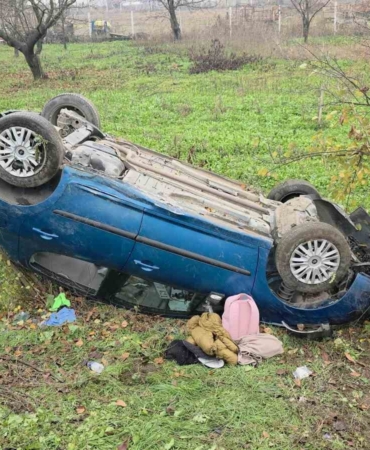 Kontrolden çıkan otomobil tarlaya uçtu: 2 yaralı