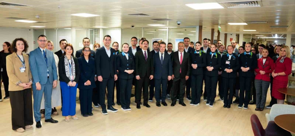 AJet Yönetim Kurulu Başkanı Bolat: "AJet ve Türk Hava Yolları sadece birer havayolu şirketi değil, aynı zamanda Türkiye’nin dünyaya açılan yüzü^"