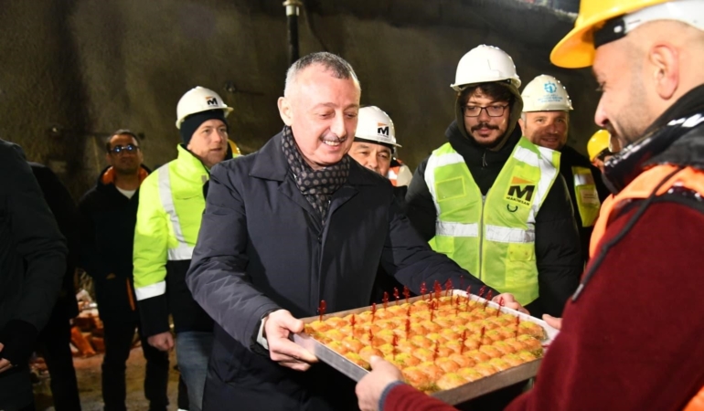 Kocaeli Büyükşehir ekipleri yeni yıla şantiyelerde girdi