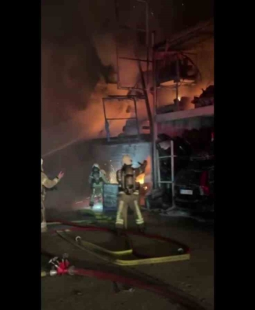 Başakşehir Atatürk Oto Sanayi Sitesi’nde çıkan yangında 1 kişi hayatını kaybetti