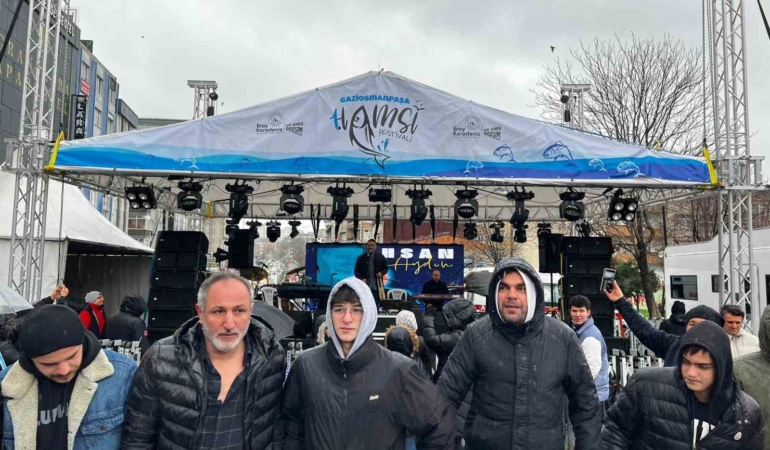 Gaziosmanpaşa’da Karadeniz rüzgarı: Festivalde 10 ton hamsi ikram edildi