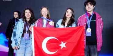 Çin’de yarışan Robotik takımından gümüş madalya