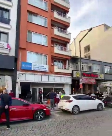 Biga’da öğrenci yurdunda yangın paniği: 4 öğrenci dumandan etkilendi