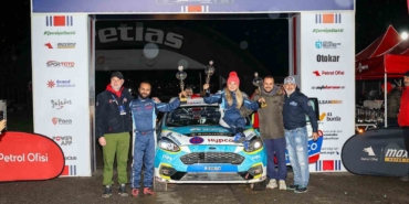 Geçen sene taklalar attığı yarışı, bu sene zirvede bitirdi