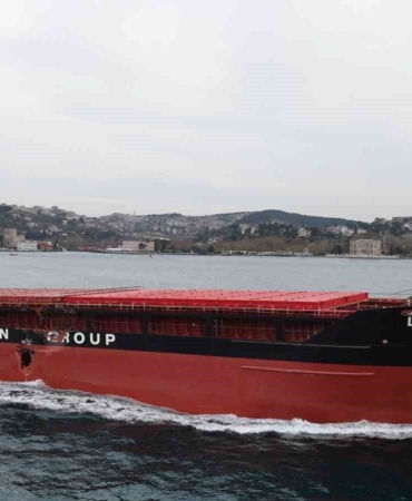 Romanya’da kazaya karışan Türk gemisi İstanbul Boğazı’ndan geçti