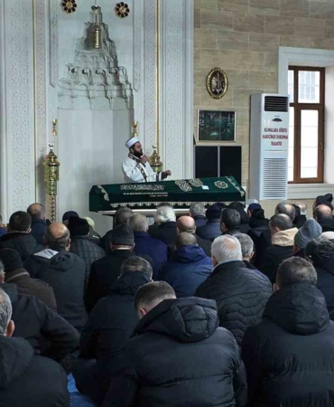 Servis kazasında hayatını kaybeden şoför, son yolculuğuna uğurlandı