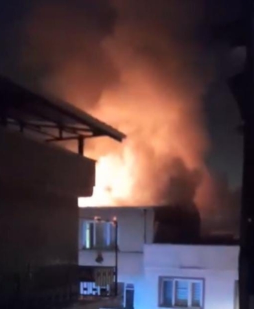 Bursa’da çatı yangını mahalleyi ayağa kaldırdı