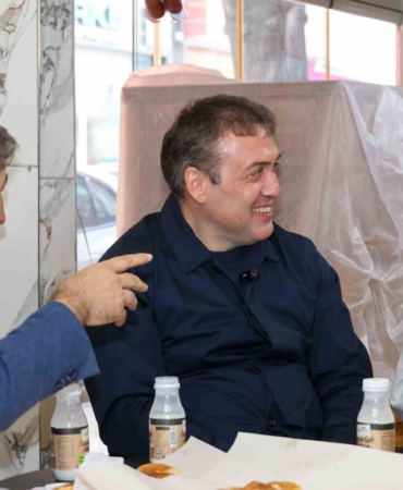 Bilecik Valisi Faik Oktay Sözer bu ilginç hikayeyi gülerek dinledi