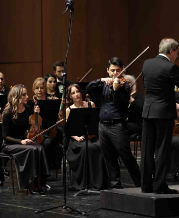 İstanbul Devlet Senfoni Orkestrası Aralık ayının ilk konserinde keman virtüözü Robert Lakatos’u ağırladı