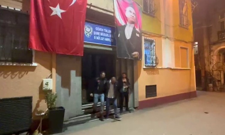 İstiklal Caddesi’nde merdivendeki telefonu çalan şüpheli yakalandı