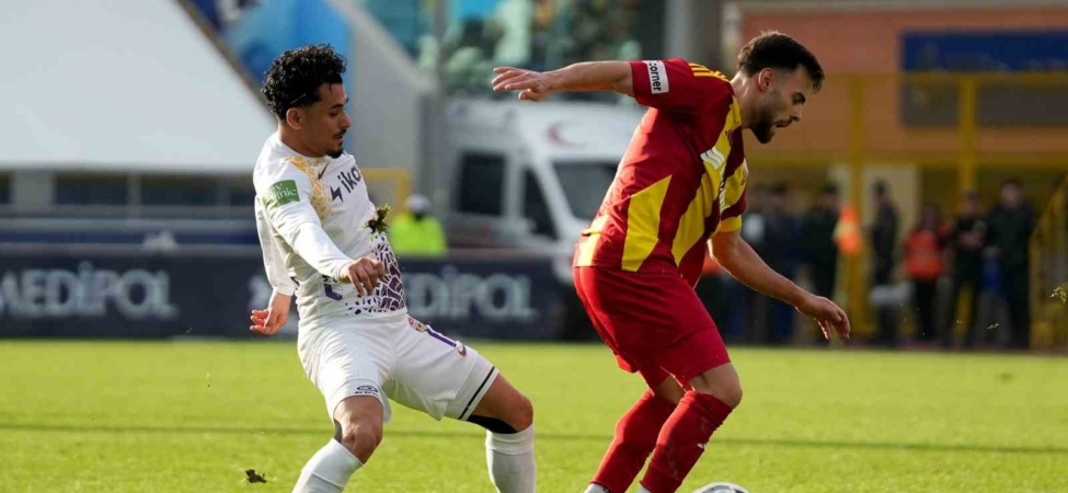 Trendyol Süper Lig: Eyüpspor: 0 - Kayserispor:0 (İlk yarı)