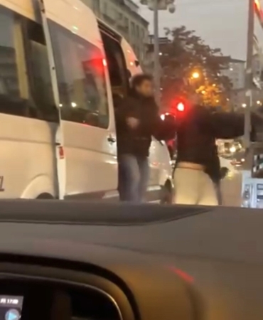 Ümraniye’de servis şoföründen kağıt toplayan kişiye yumruk