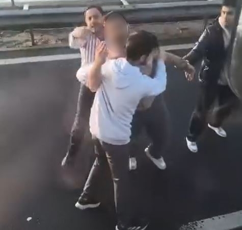 Emniyet şeridini ihlal etmek isteyen sürücü ortalığı bir birine kattı