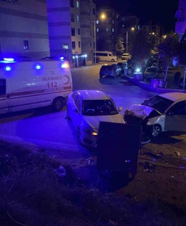 Bursa’da hız ihlali feci kazaya yol açtı: 2’si ağır 4 yaralı