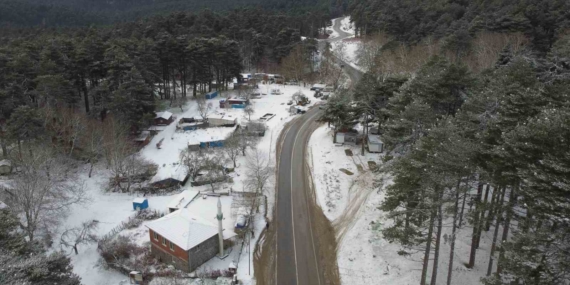 Kazdağları’na beklenen kar geldi: Yüksek kesimler beyaza büründü