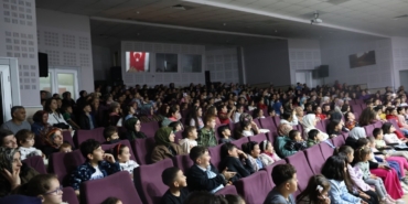 Kartepe’de "Karınca Kararınca" oyunu sahnelendi