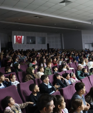 Kartepe’de "Karınca Kararınca" oyunu sahnelendi