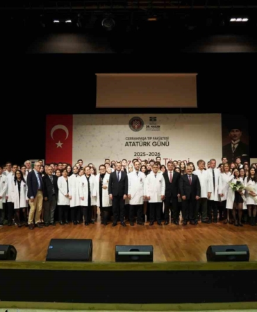 Cerrahpaşa Tıp Fakültesi öğrencileri Bahçelievler’de beyaz önlük giydi