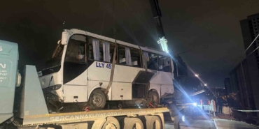 Esenyurt’ta 4 kişinin öldüğü kazaya karışan araç olay yerinden kaldırıldı