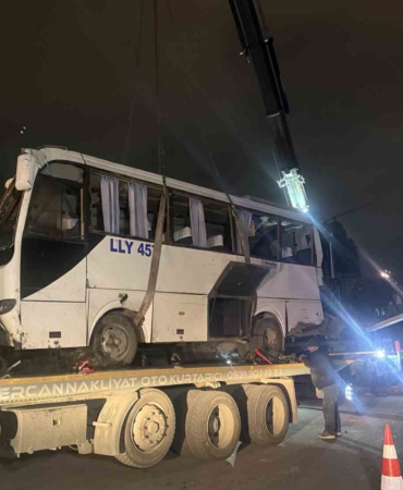 Esenyurt’ta 4 kişinin öldüğü kazaya karışan araç olay yerinden kaldırıldı