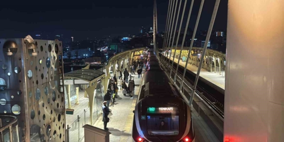 İstanbul’da metro arızası: Seferler aksadı, duraklarda yoğunluk oluştu