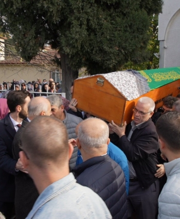 Yüksekten düşerek ölen avukat Selda Özkan son yolculuğuna uğurlandı