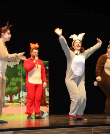 Çayırova’da çocuklar tiyatroyla buluştu