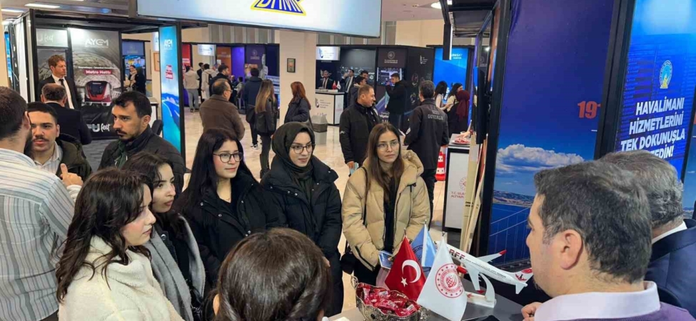 Balıkesir Üniversitesi’nde UFEST kapsamında DHMİ standına büyük ilgi