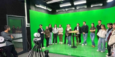 Öğrenciler program yapımını stüdyoda deneyimliyor