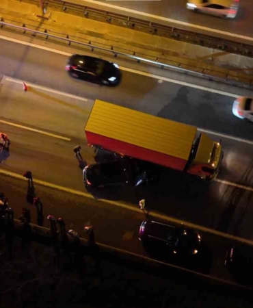 TEM’de kaçan sürücünün neden olduğu zincirleme kaza: 2 yaralı