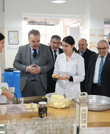 Kaymakam Odabaş meslek lisesindeki üretim alanlarını inceledi