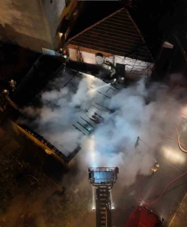 Ümraniye’de gecekondu yangını: Ev kullanılamaz hale geldi