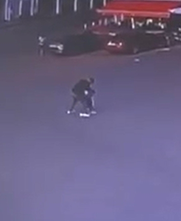 Boşanma aşamasındaki eşini sokak ortasında 12 yerinden bıçakladı, 18,6 yıl hapis cezası aldı