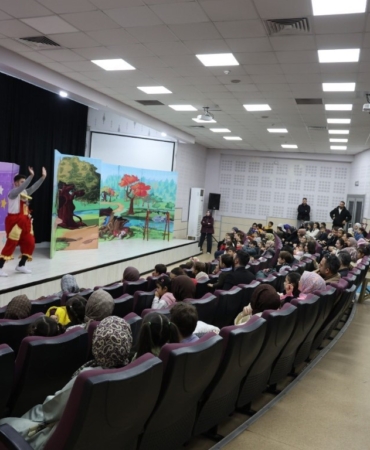 Kartepe’de çocuklara "Küçük Cesaretler Kulübü" oyunu sahnelendi