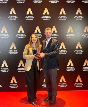 Sokak hayvanları için geri dönüşüm projesine sürdürülebilirlik ödülü