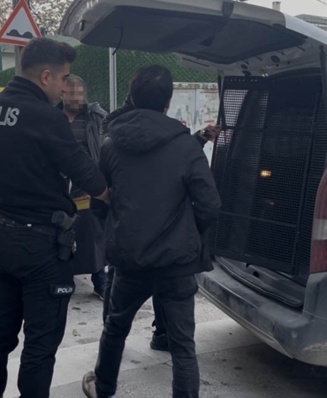 Eşine kızdı, evi yaktı mahalleli ayağa kalktı