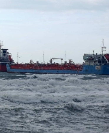 İstanbul’un Florya açıklarında Azerbaycan ve Türk bandrallı iki tankerden acil durum çağrısı geldi. Olay yerine kurtarma ekiplerinin sevk edildiği öğrenildi.