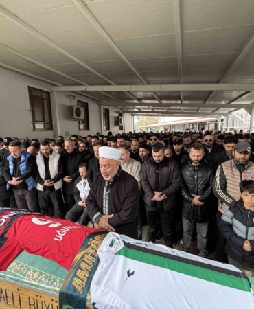 Silahlı kavgada hayatını kaybeden futbolcu Uğurcan Bekçi toprağa verildi