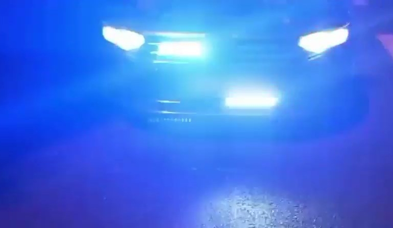 Çakarlı otomobil jandarmadan kaçamadı