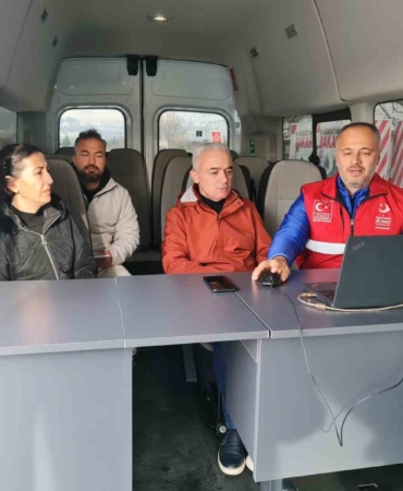 Polisin Mobil Göç Noktası uygulama aracı ile denetimleri sürüyor