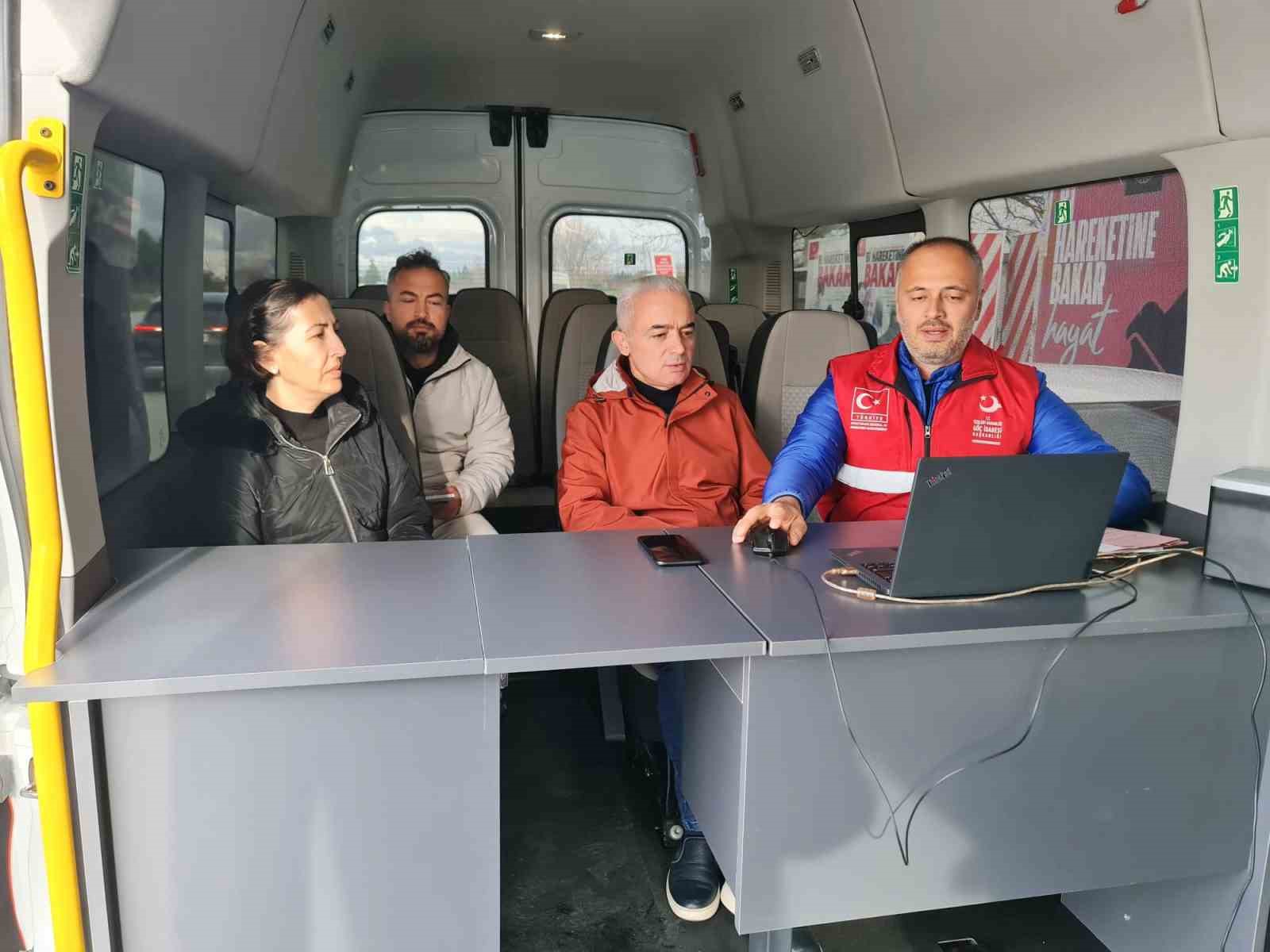 Polisin Mobil Göç Noktası uygulama aracı ile denetimleri sürüyor