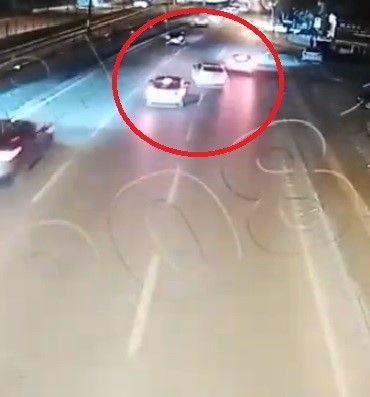 Ehliyetsiz genç, ağabeyinin otomobili ile makas atarken kaza yaptı