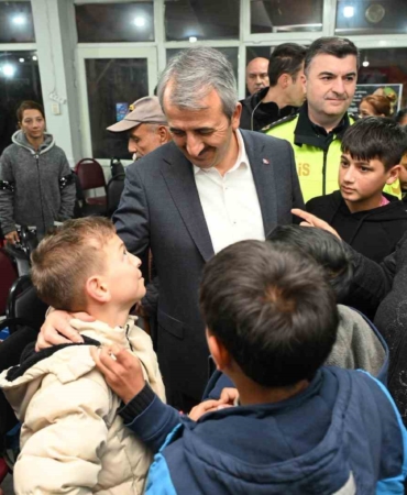 Edirne Valisi Sezer’den çocuklar eşofman, yaşlı kadın tekerlekli sandalye istedi