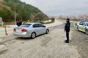 Bilecik’te yasal kalış hakkı bulunmayan 2 kişi yakalanarak, sınır dışı süreçleri başlatıldı